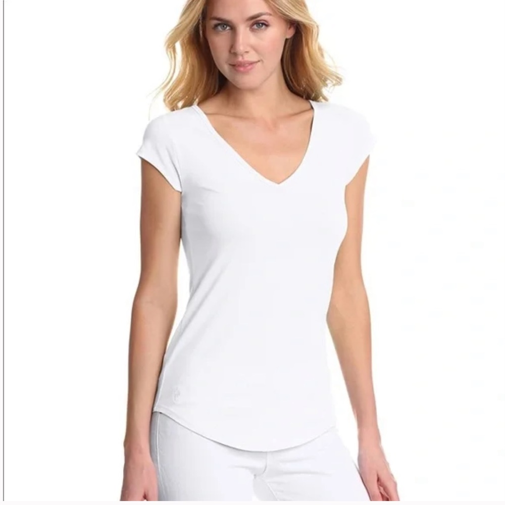 Lilly Pulitzer White V Neck. Short Sleeve Top